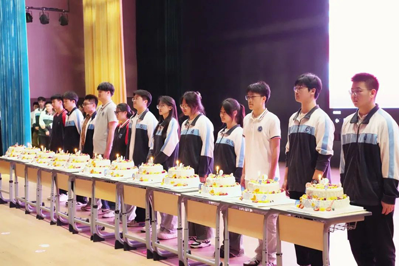 【高三級部】十八而至，為青春而戰(zhàn)——皖北協(xié)作區(qū)聯(lián)考表彰大會暨高三成人禮儀式