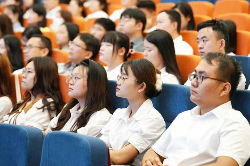 踔厲奮發(fā)，砥礪前行——新華高級(jí)中學(xué)2023-2024學(xué)年第二學(xué)期期末全體教職工大會(huì)